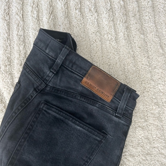 Aritzia Yoko in Black - Picture 4 of 4